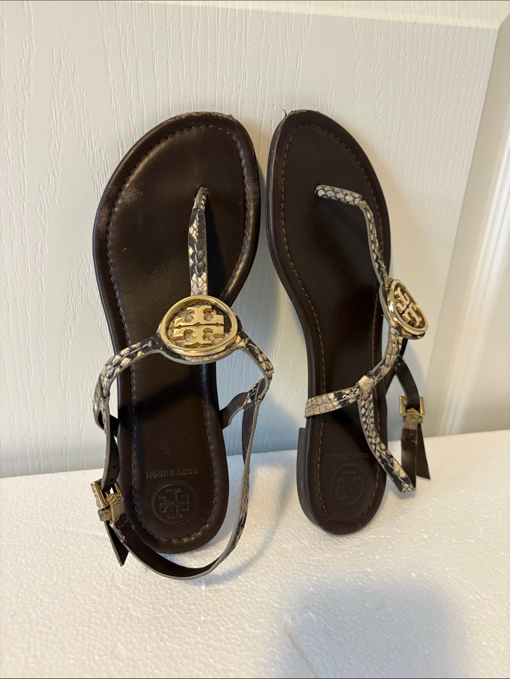 Tory Burch Brown Snake-Print Logo Thong Sandals with Gold Medallion